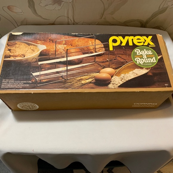 Pyrex Corning Other - Pyrex Brand Bake a Round by Corning #990 in Original Box - Never Used